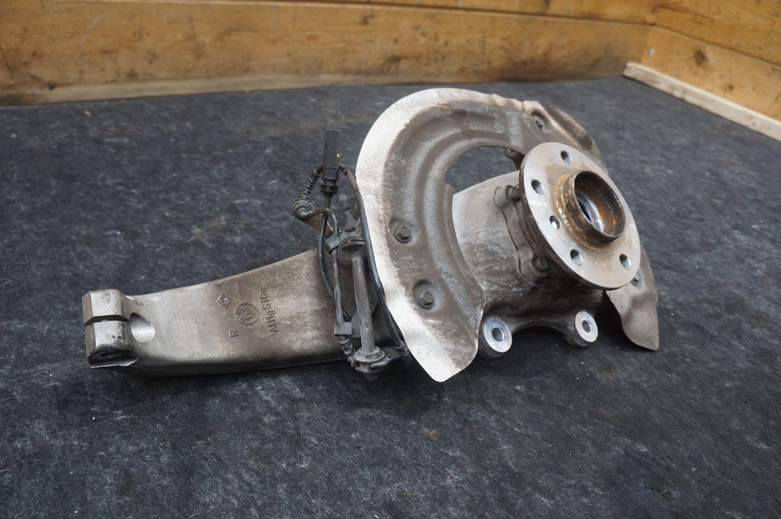 Front Left Spindle Knuckle Hub Wheel Bearing 31216858213 OEM BMW i8 2014-19