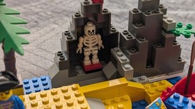 Lego Pirates Sets 6261, 6254, and 1464 All 100% Complete with Instructions