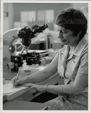 1972 Press Photo Dr. Margery Shaw in lab of UT's Biomedical Sciences at Houston.