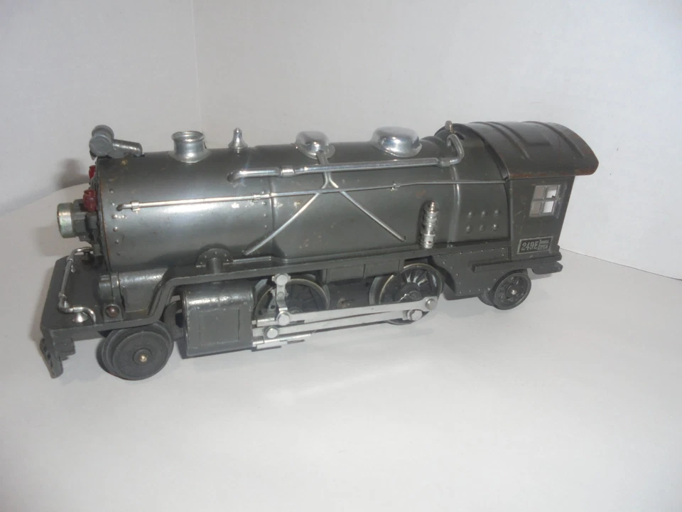 LIONEL 249E PREWAR STEAM LOCOMOTIVE WITH WHISTLE TENDER GUNMETAL O GAUGE RUNS G - Image 3 of 4