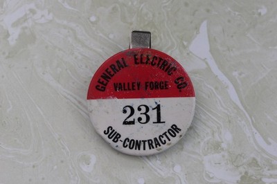 VINTAGE & ORIGINAL BADGE FROM GENERAL ELECTRIC CO. VALLEY FORGE SUB CONTRACTOR