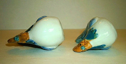 Vintage (c) OTAGIRI Hen & Rooster Figurines Original Sticker Blue & Brown JAPAN - Picture 6 of 7
