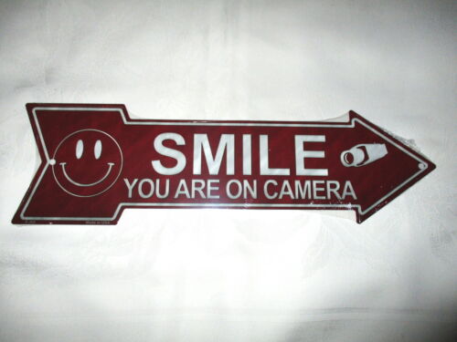 **Einzigartiges SMILE 'You Are On Camera' Metallpfeilschild #4 - NEU** - Bild 1 von 1