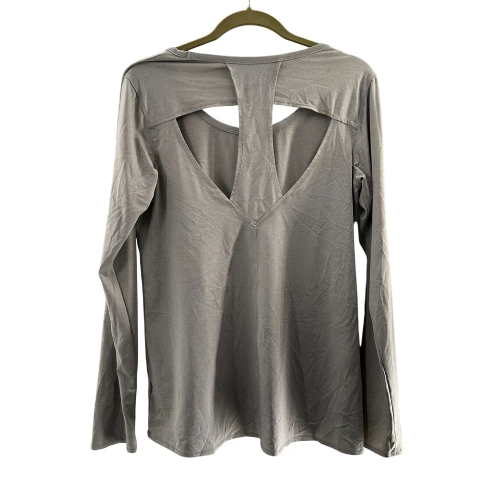 Reebok Long-Sleeve Gray Yoga Top Back Cutout Design Large Lightweight Athletic a - Image 2 of 4
