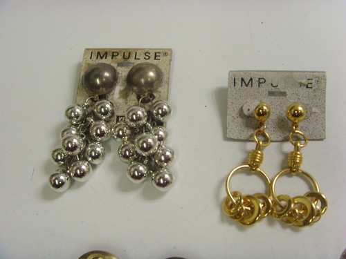 8 pairs earrings Vintage jewelry lot junk drawer some enameled, guilloche 49091 - Picture 7 of 8