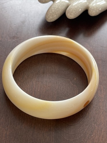 Wide Vintage CREAMY SWIRL Jade HIGH QUALITY ESTATE BANGLE BRACELET 73.7 Grams - Picture 5 of 9