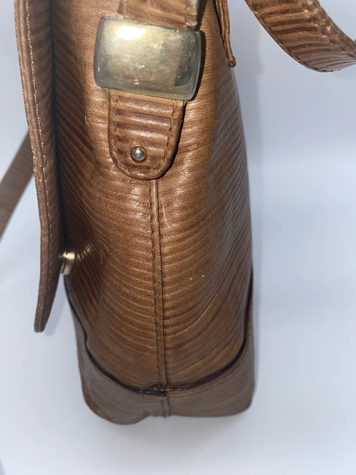 Rara Bolsa de Mão Vintage Couro Italiano Linha 3D Genny Feita Na Itália - Imagem 4 de 4