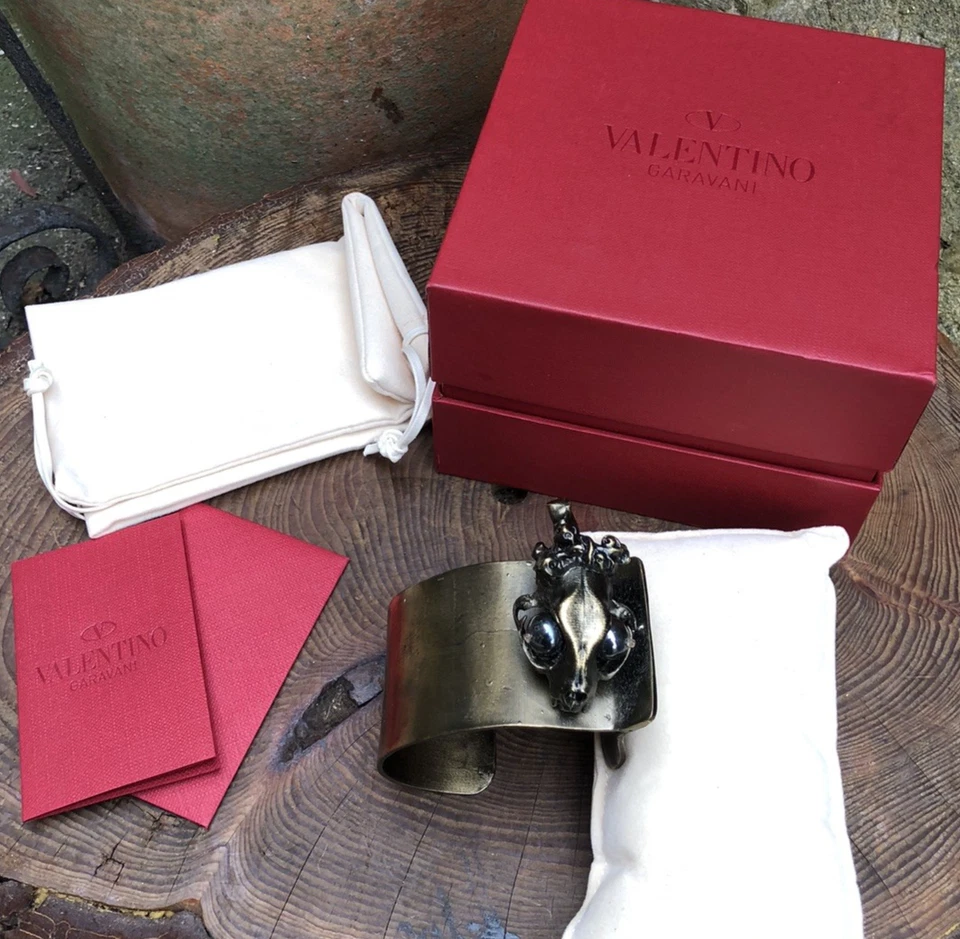 Brazalete Brazalete Alta Costura Bronce Pájaro Calavera Alta Costura Bronceado Brutalista Foto 2 de 4