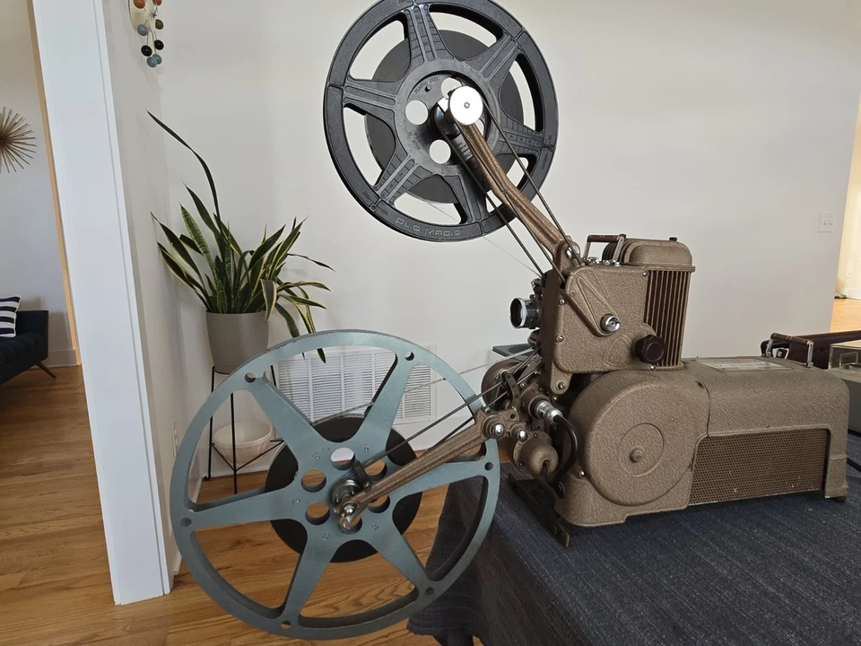 Proyector Ampro Sound Premier 20 con carrete de película Lone Ranger 16 mm | Funciona de colección Foto 2 de 4