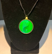 Vintage Hologram Necklace 3D DCG Glass Pendant Yin Yang Chinese Symbol