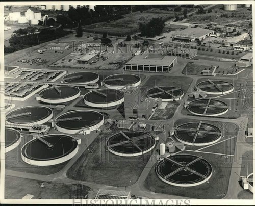 1985 Press Photo Aerial View of Syracuse Municipal Sewage Treatment Plant - Picture 1 of 2