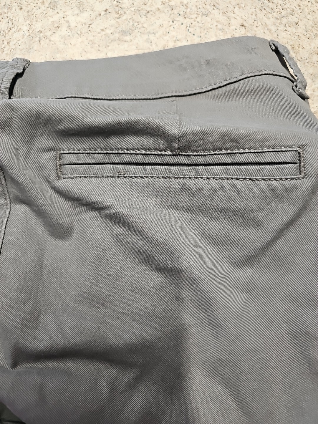 Old Navy Women's Solid Gray Khaki Pixie Capris Si… - image 11