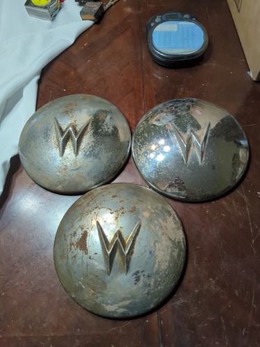 ✅🚘1941-1953 WILLYS Aero Ace JEEPSTER NICE HUBCAP DOG DISH SET OF 3 Fair Cond. - 第 1/16 張圖片
