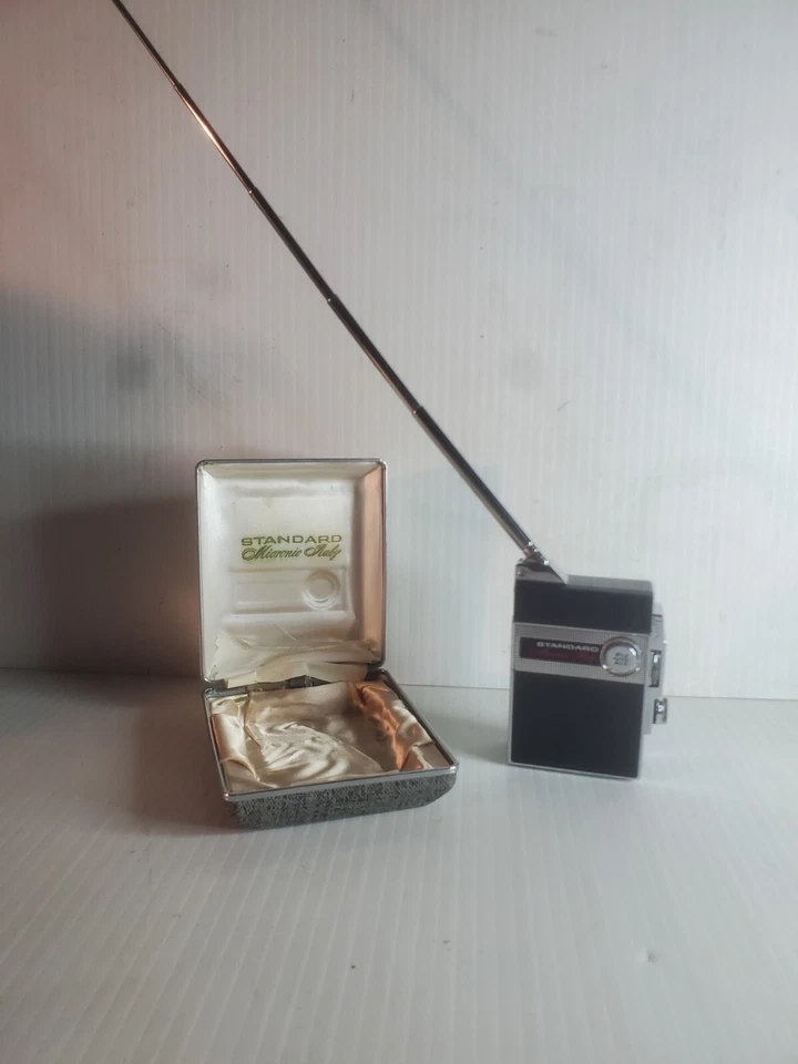 Radio transistor AM/FM SR-Q460F ESTÁNDAR en estado de funcionamiento Foto 3 de 4