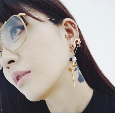 NEW AMBUSH Safety Pin Rose Charm Earring    | Single Earring