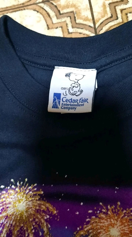 Vintage Charlie Brown Mens Cedar Point Amusement Park Shirt Black Snoopy Size SM - Image 3 of 4