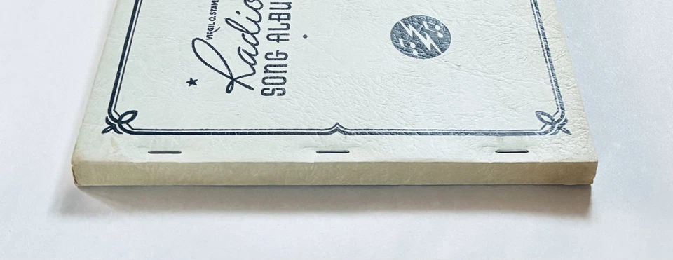 Álbum de canciones de radio de estampillas de Virgilio O libro de canciones con forma de notas estampillas-Baxter 1937 Foto 3 de 4
