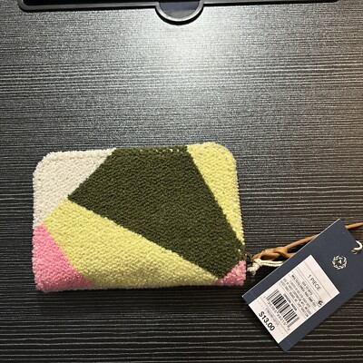 Universal Thread Woman MultiColor Carpet Canvas Credit Card Wallet 5.5x3.75'' New