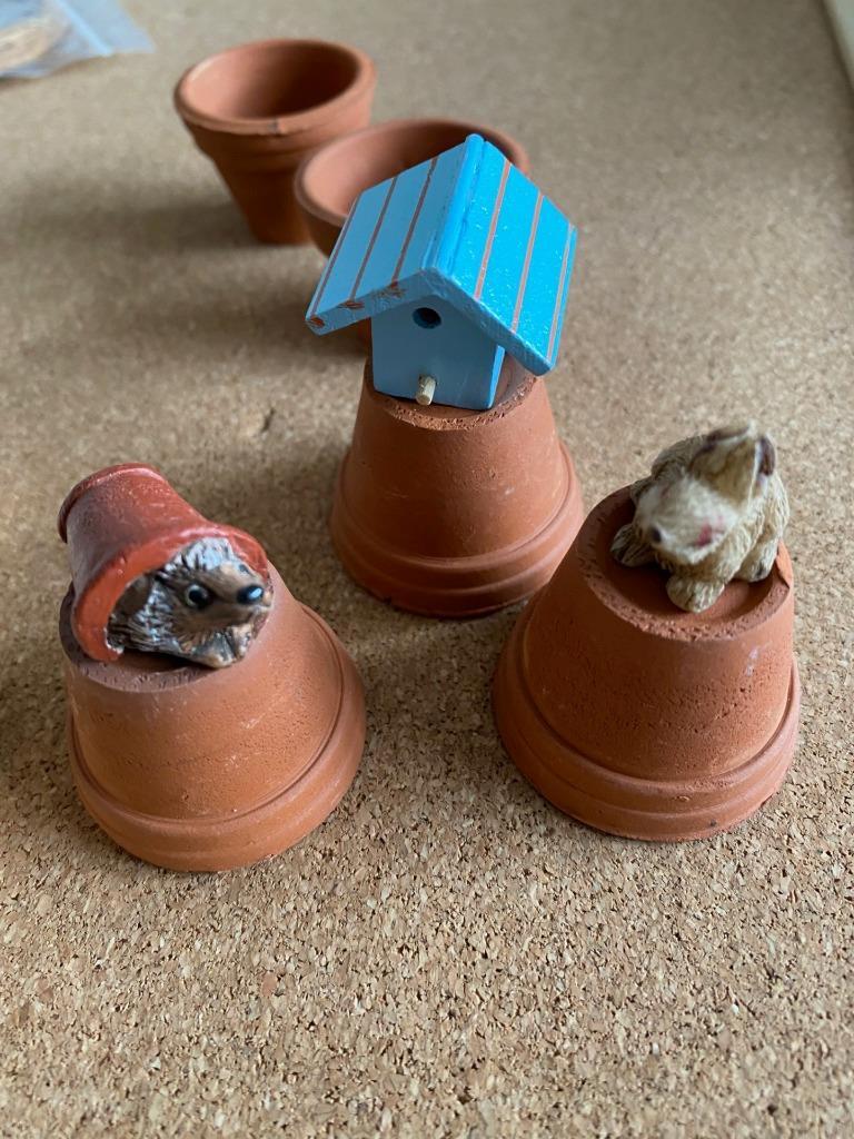DOLLS HOUSE MINIATURES GARDEN CLAY POTS WALL NICHES WINDOW BOXES BIRD