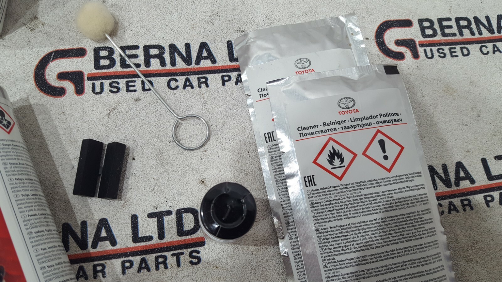 GENUINE TOYOTA WINSCREEN WINDSHIELD ADHESIVE KIT PZ49I00C1131