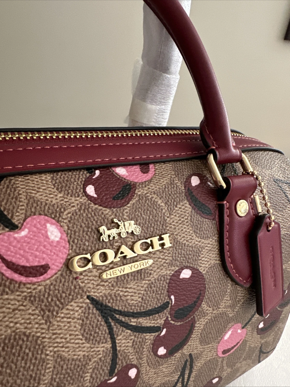 Borsa a tracolla Coach Rowan firmata tela stampa ciliegia CY692 e polso CZ450