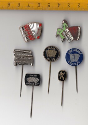 Vintage AKKORDEON Emaille MUSIKINSTRUMENT Pin Anstecker 60er Jahre
