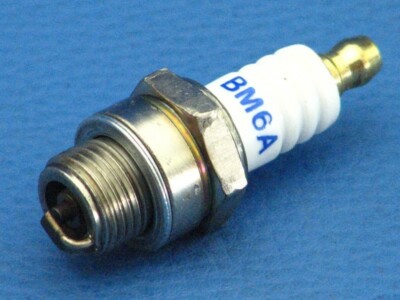 Zündkerze aus Fuxtec 4in1 Motorsense Heckenschere Hochentaster 3PS 52cc-892