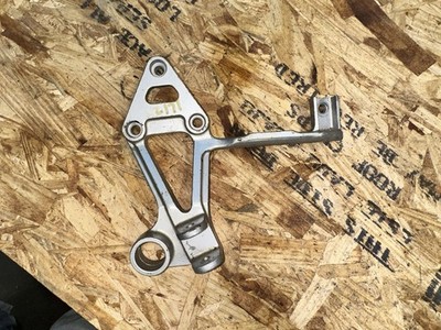 88-97 KAWASAKI ZX600 NINJA LEFT MUFFLER STAY FOOTPEG BRACKET 35011