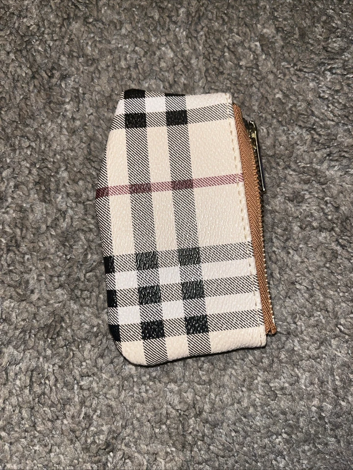 Nuevas gafas de sol/pantallas Burberry Foto 2 de 3