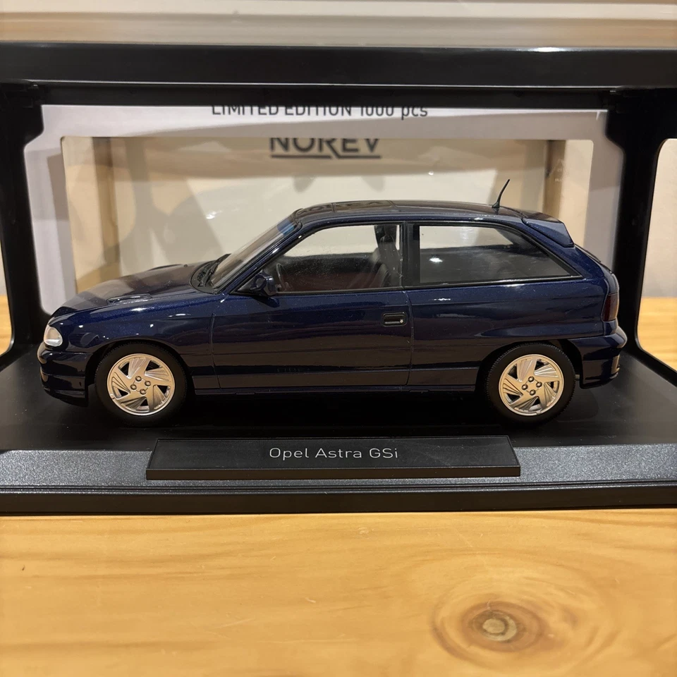 1:18 Norev 1992 Vauxhall Opel Astra GSi Blue Metallic 183670 - Image 3 of 4
