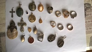 KONVOLUT MODESCHMUCK RINGE ANHÄNGER OHRRINGE U.A. SILBER ODER GOLDPLATTE