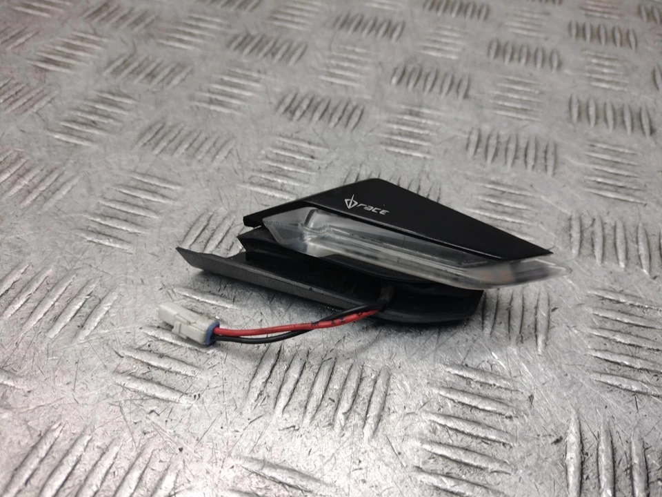 2023 DUCATI PANIGALE V2 955 AFTERMARKET FRONT INDICATORS - Image 2 of 4