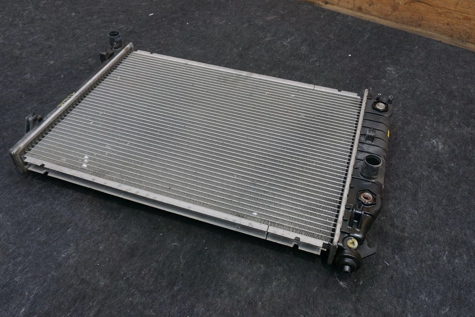 Conjunto de refrigeración del radiador del motor OEM 52474697 Chevrolet Corvette C5 1998-01 Foto 2 de 4