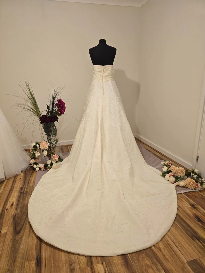 Pronovias Wedding Dress  - Image 2 of 4