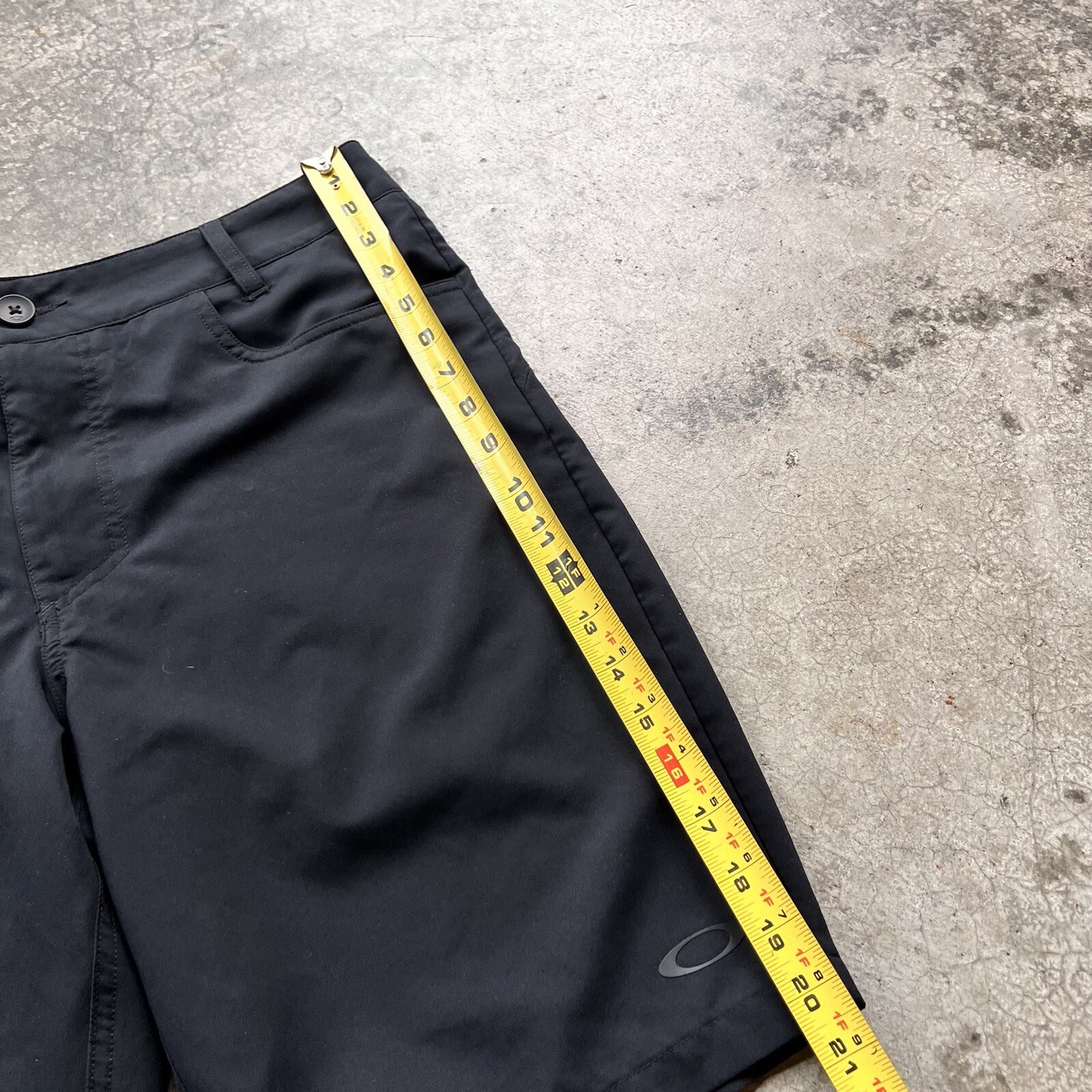 Oakley Regular Fit Solid Black Athletic Shorts Me… - image 6