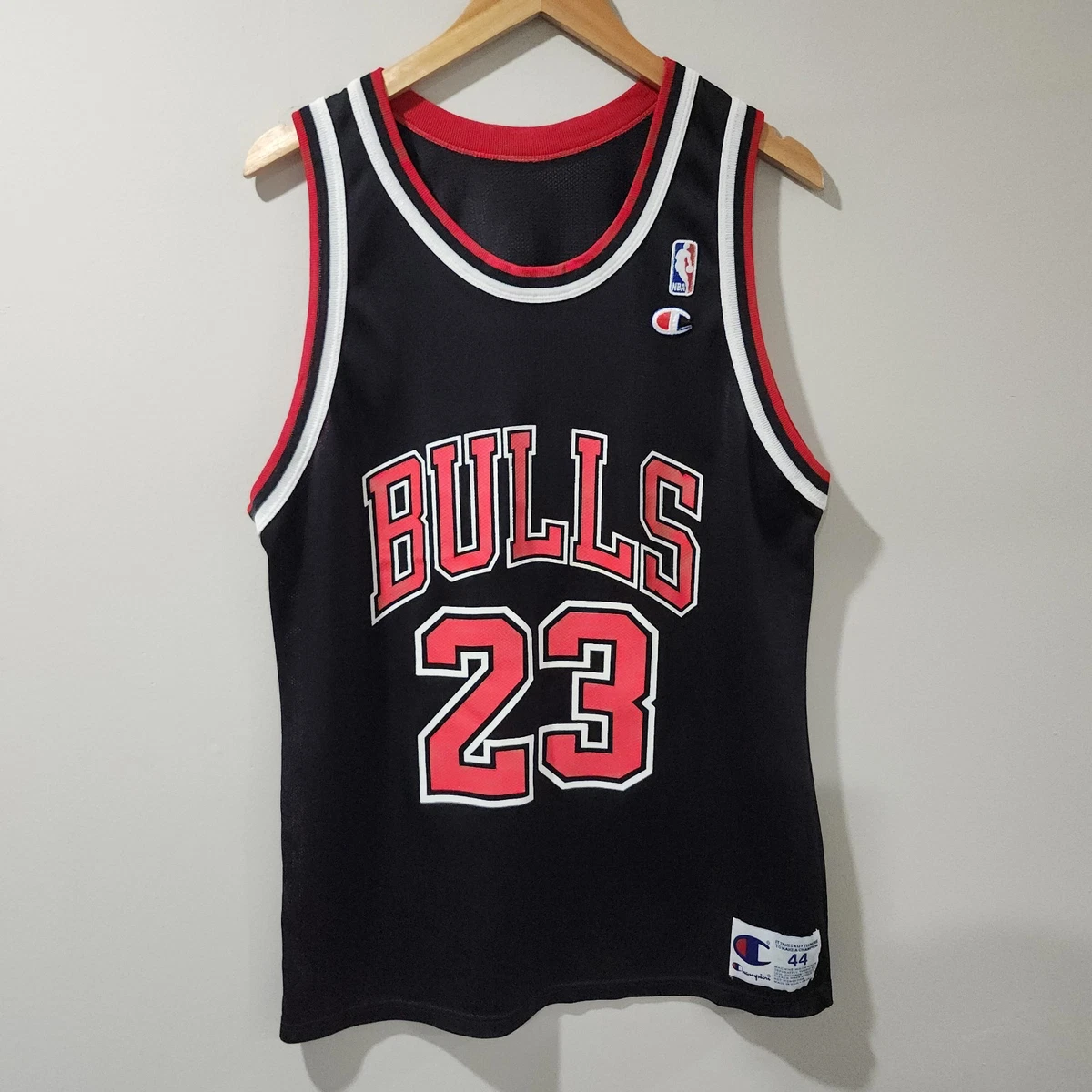 シカゴ・ブルズ 23番 Champion ユニフォーム サイズ44 Champion 44 Size Michael Jordan NBA Fan Apparel & Souvenirs for