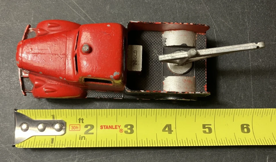 5-Inch Red & Black Mack Tow Truck Wrecker - Tootsietoy Diecast - CLEAN - Image 2 of 4