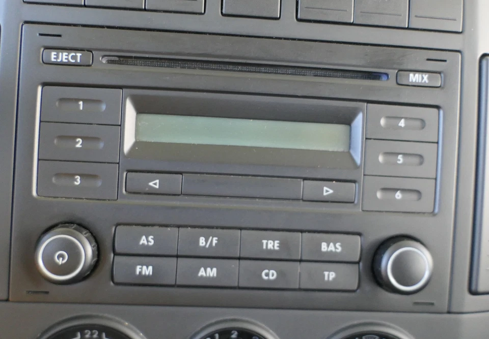 VW Fox 5Z Polo 9N3 Radio CD Player Original RCD200 Red BVX 6Q0035152G mitCode - Bild 3 von 4