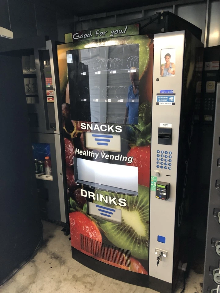 MÁQUINA EXPENDEDORA DE REFRESCOS/SNACKS COMBO HY900 EXCELENTE ESTADO Foto 4 de 4