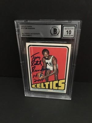 TOM ''SATCH'' SANDERS AUTOGRAPHED 1972-73 #74 TOPPS CARD - BECKETT  ENCAPSULATED