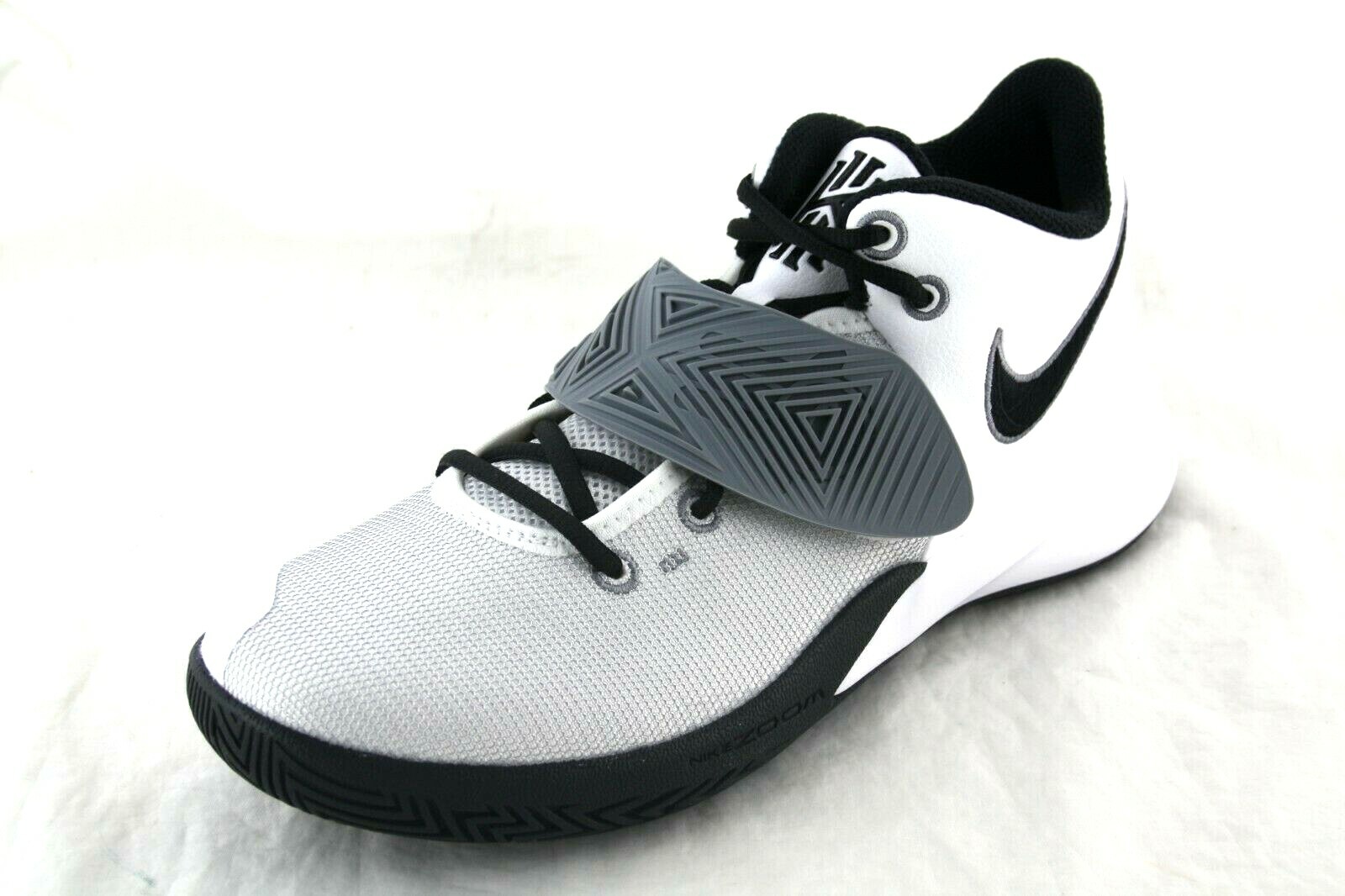 Size 9.5 - Nike Kyrie Flytrap 3 White 