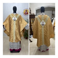 GOLD GOTHIC DAMASK VESTMENT CHASUBLE & STOLE ( Pelican)