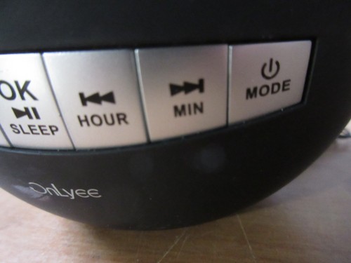 OnLyee Sveglia Digitale Dimmerabile Radio e Altoparlante Bluetooth Wireless Colori - Foto 5 di 11