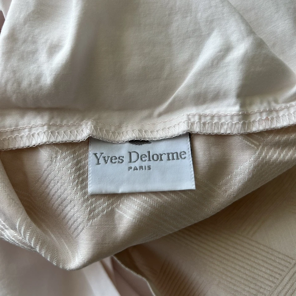 Yves Delorme Paris Pink Queen Size Duvet Cover Diamond Pattern 2 Standard Cases - Image 2 of 4