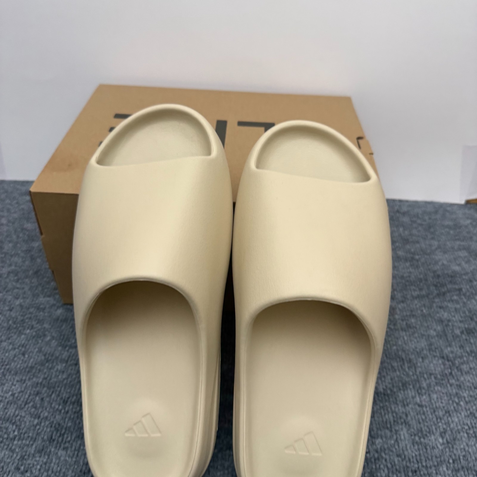 Adidas Yeezy Slide Bone FZ5897 Men's Size 14 thumbnail 3