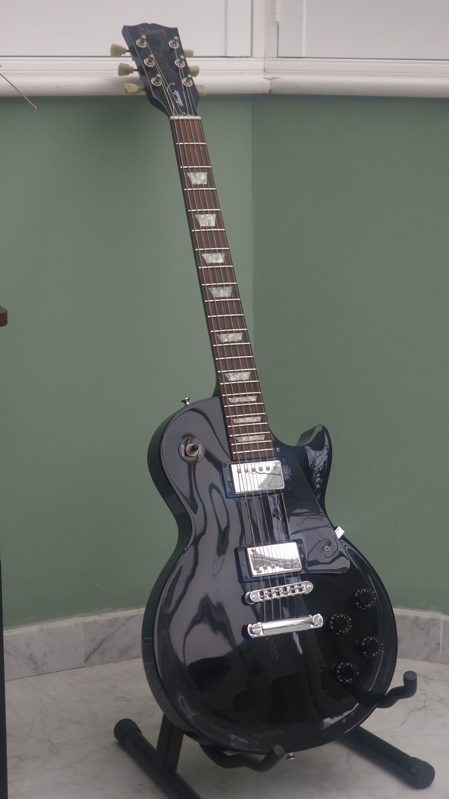 Newly Setup Black Gibson Les Paul Studio Electric Guitar + Original Hard Case