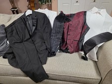 Men's Traditional Black Tuxedo With Accessories