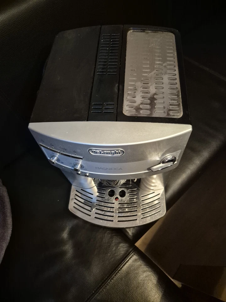 DeLonghi ESAM 3200.S Kaffeevollautomat Kaffeemaschine Cappuccino Kaffee silber, Foto 2 von 2