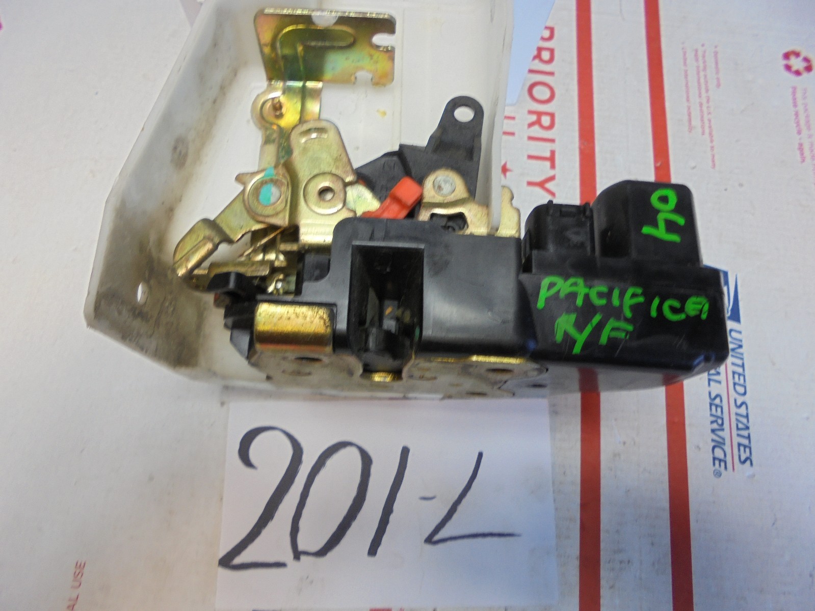 04 05 06 07 08 Chrysler Pacifica FRONT PASSENGER Side Door Latch Power Lock #201