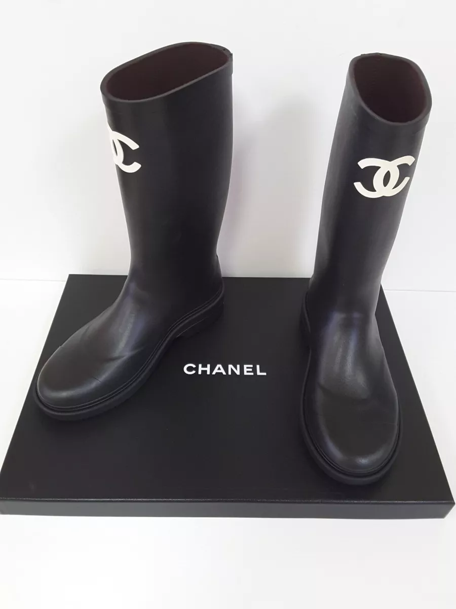 Chanels Rubber Rain Boots Shine at the Fall 2022 Show POPSUGAR Fashion #32 Chanels Rubber Rain Boots Shine at the Fall 2022 Show POPSUGAR Fashion